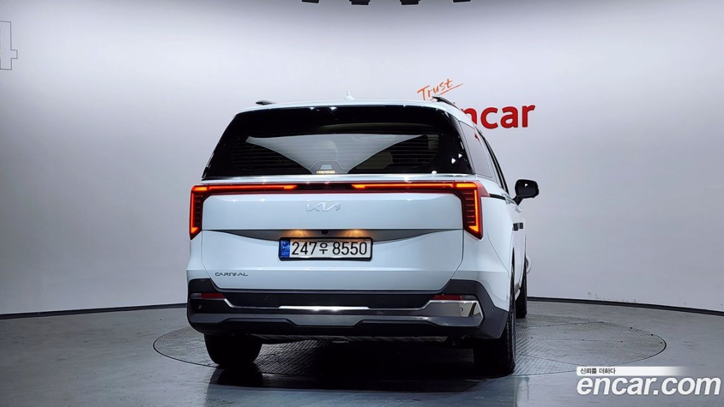 Kia Carnival 9-Seater Signature, 2024