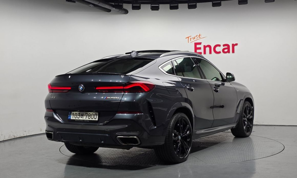 BMW X6 M50i, 2022