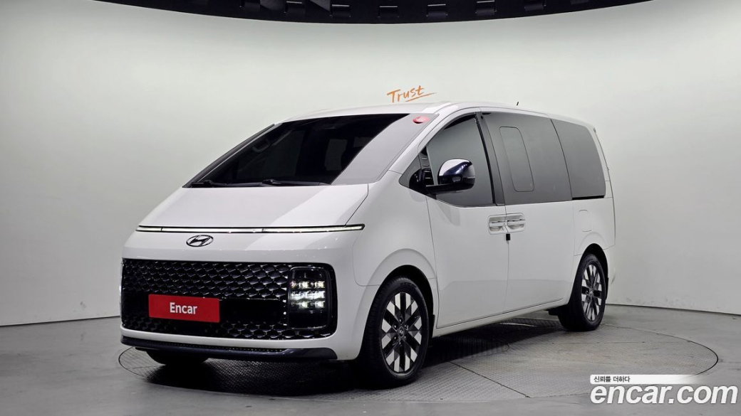 Hyundai Staria Lounge 9-Seater, 2022