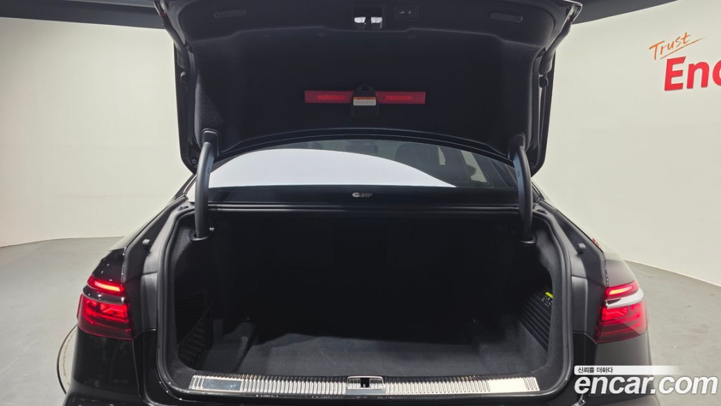 Audi A8 55 TFSI Quattro Premium LWB, 2022