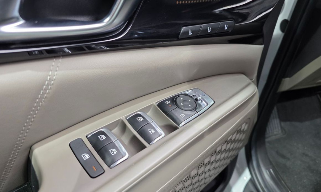 Kia Carnival 9-Seater Signature, 2024