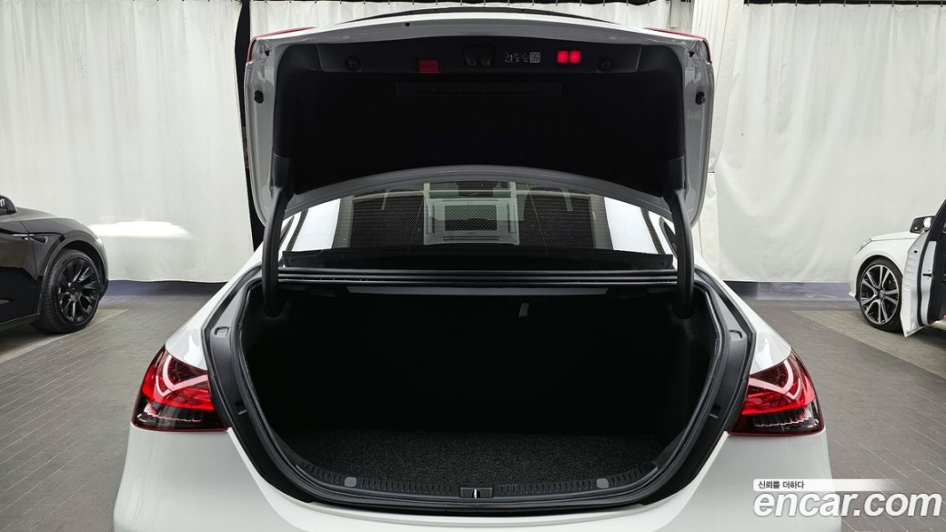 Mercedes-Benz E-Class E220d 4MATIC AMG Line, 2023