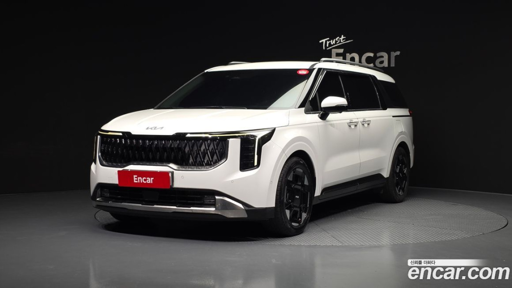 Kia Carnival 9-Seater Signature, 2024