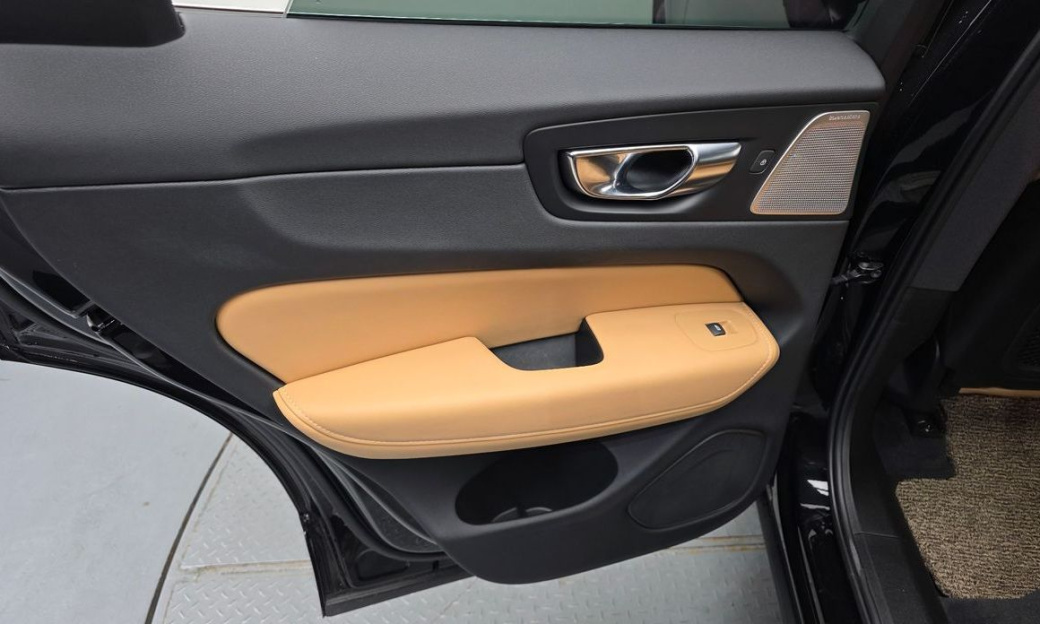 Volvo XC60 B5 Inscription, 2022
