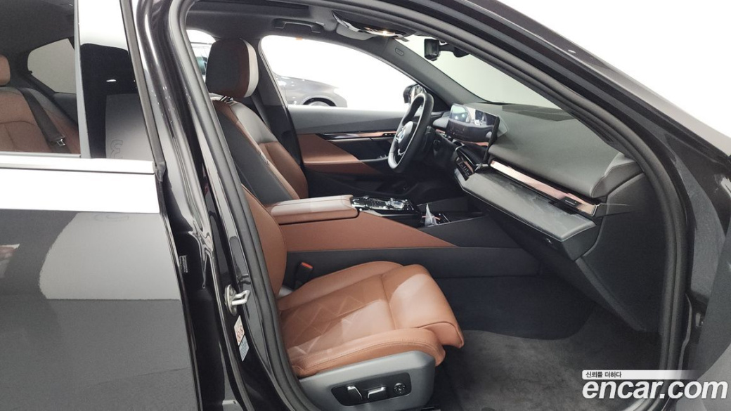 BMW 5-Series 530i xDrive, 2024