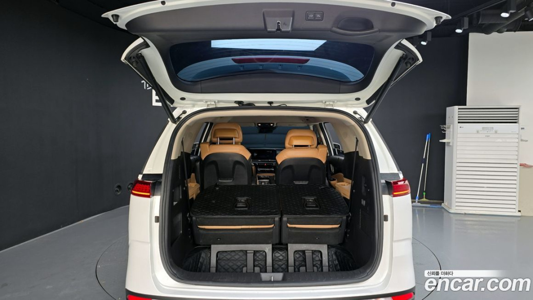 Kia Carnival 7-Seater Signature, 2023
