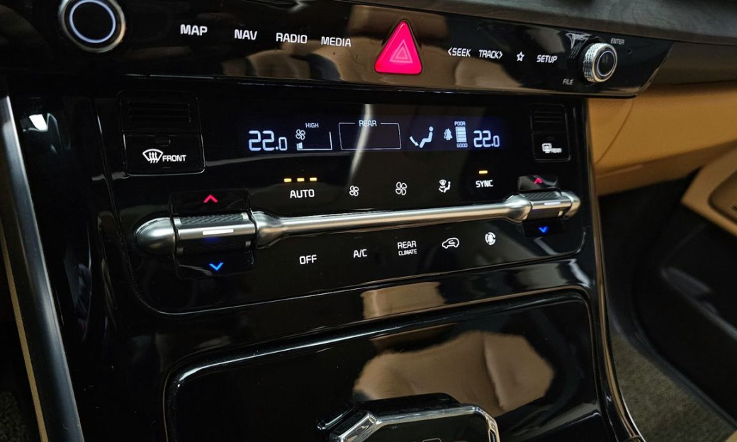 Kia Carnival 9-Seater Signature, 2023