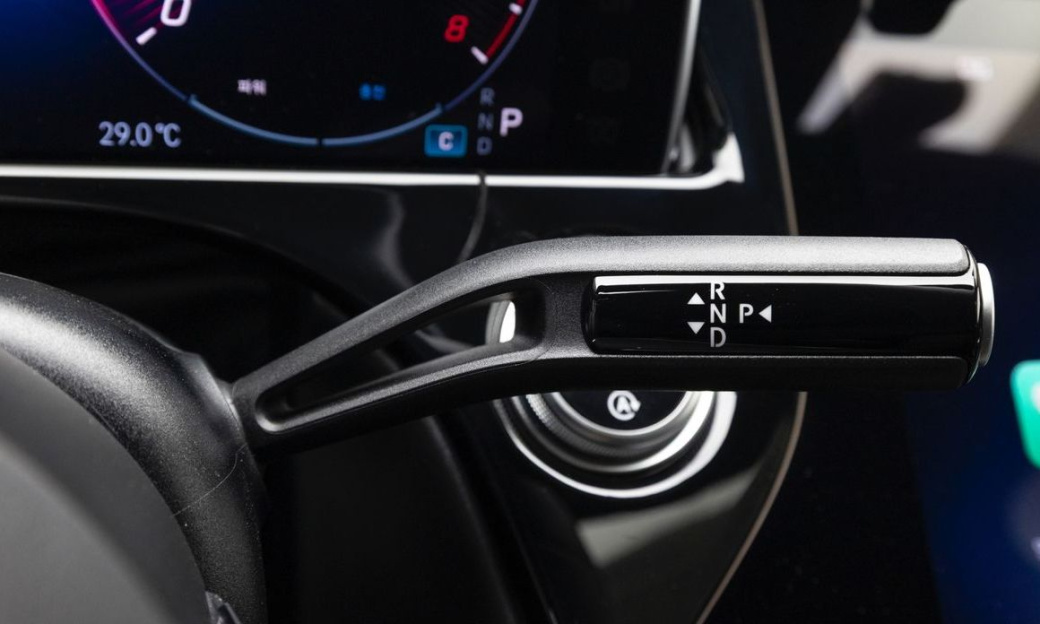 Mercedes-Benz E-Class E300 4MATIC Exclusive, 2025