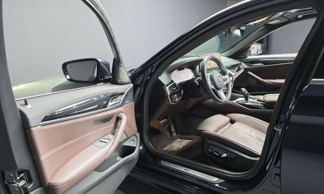 BMW 5-Series 530i M Sport Package, 2023