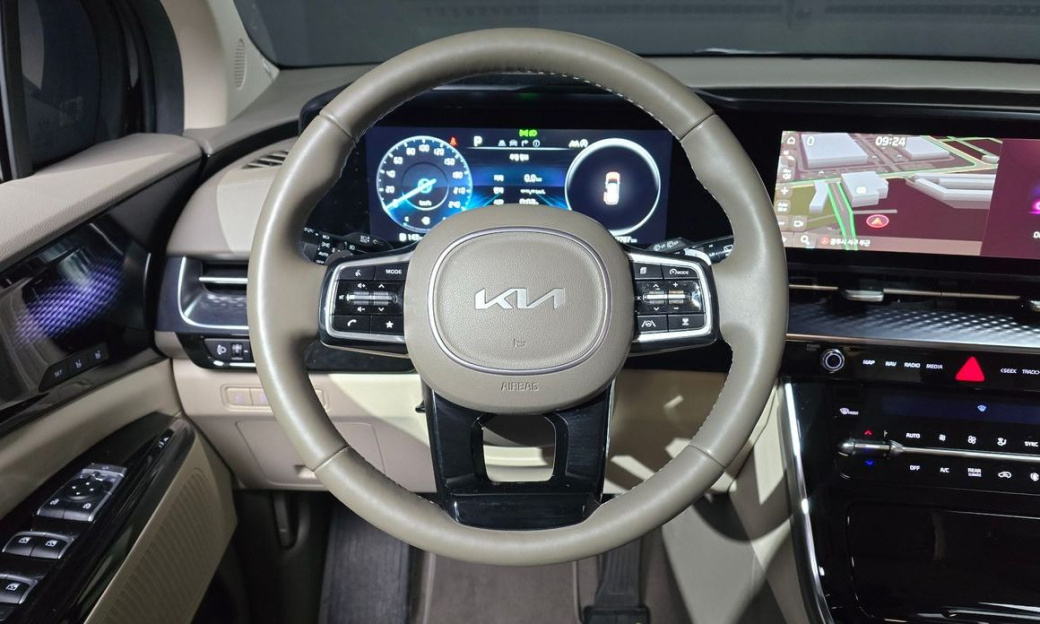 Kia Carnival 7-Seater Hi-Limousine, 2023