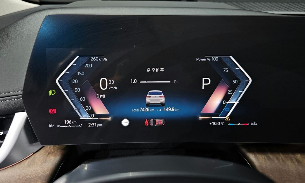 BMW 2-Series 220i Luxury, 2023