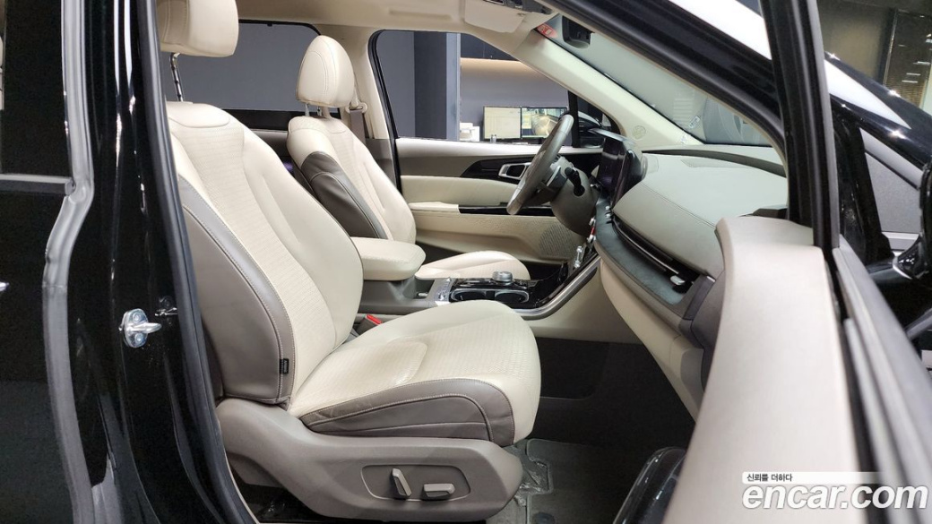 Kia Carnival 7-Seater Signature, 2023