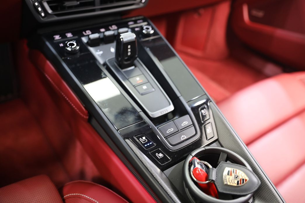 Porsche 911 Carrera 4 GTS Cabriolet, 2023