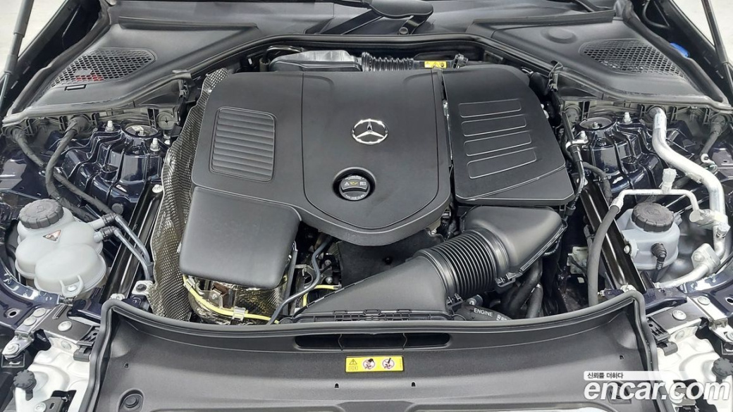 Mercedes-Benz E-Class E300 4MATIC Exclusive, 2025