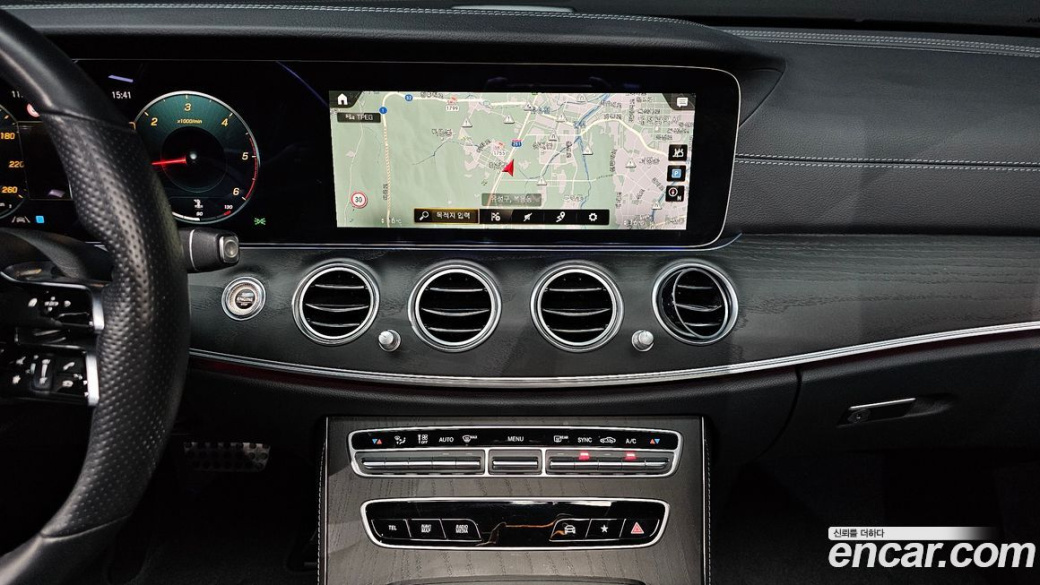 Mercedes-Benz E-Class E220d 4MATIC AMG Line, 2022