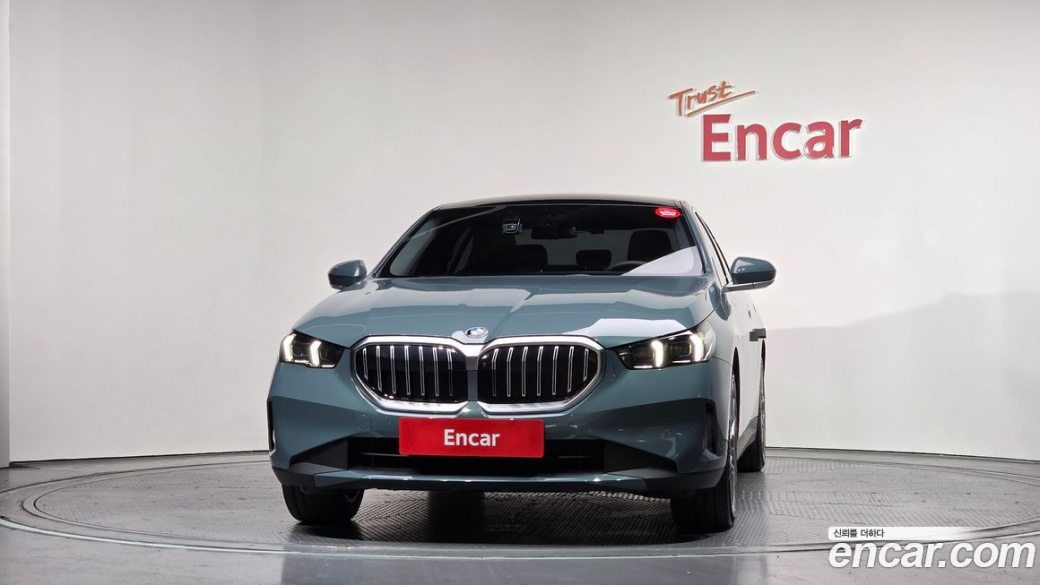 BMW 5-Series 520i, 2025