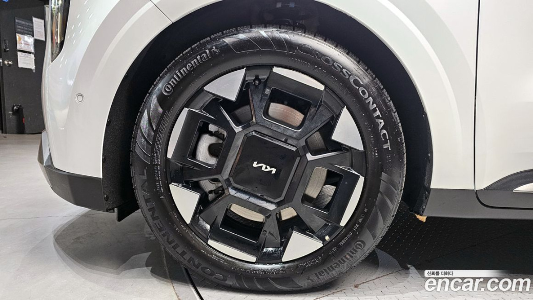 Kia Carnival 9-Seater Signature, 2025