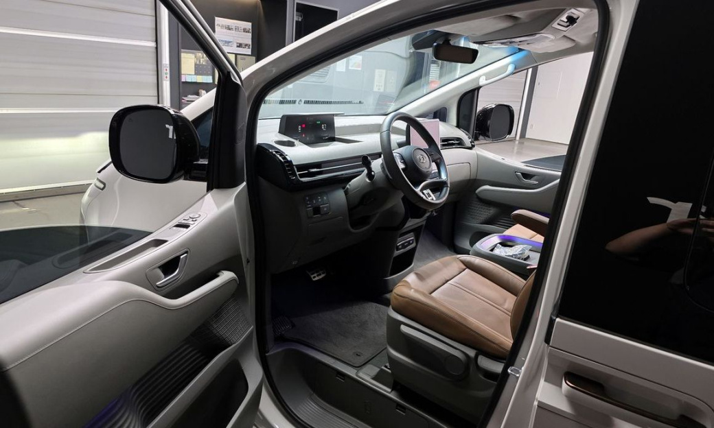 Hyundai Staria 2WD Camping Car, 2024