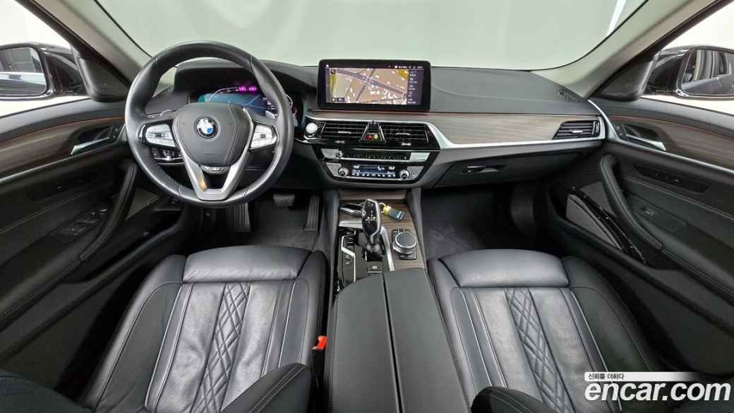 BMW 5-Series 530i Luxury, 2022