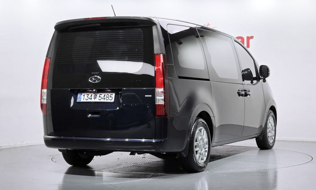 Hyundai Staria 4WD Tourer 9-Seater, 2024