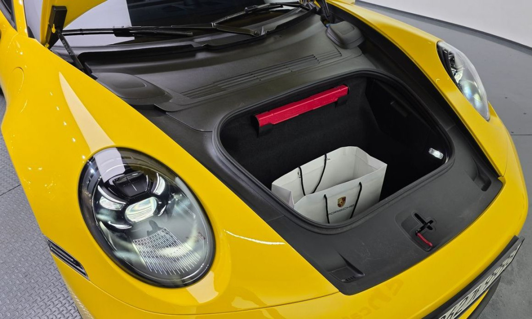 Porsche 911 Carrera 4 GTS Cabriolet, 2024