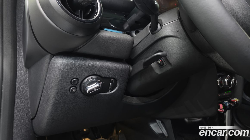 Mini Cooper Classic Plus Launch Pack, 2023