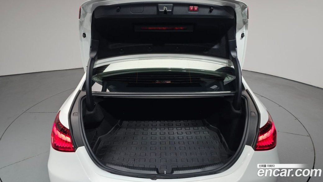Mercedes-Benz C-Class C300 4MATIC Avantgarde, 2023
