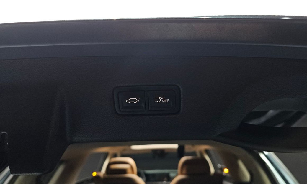 Kia Carnival 7-Seater Signature, 2023