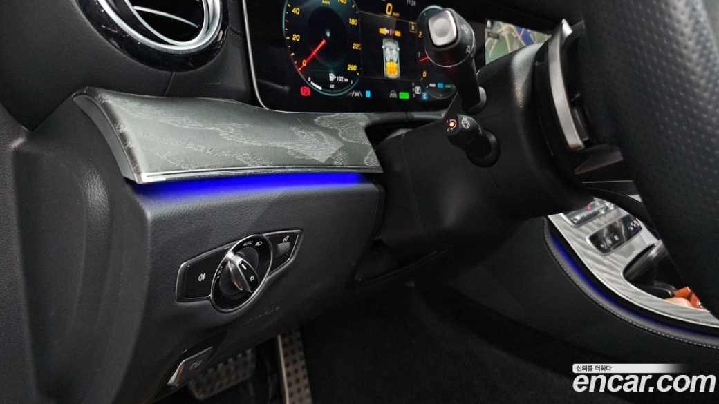 Mercedes-Benz E-Class E350 4MATIC AMG Line, 2023