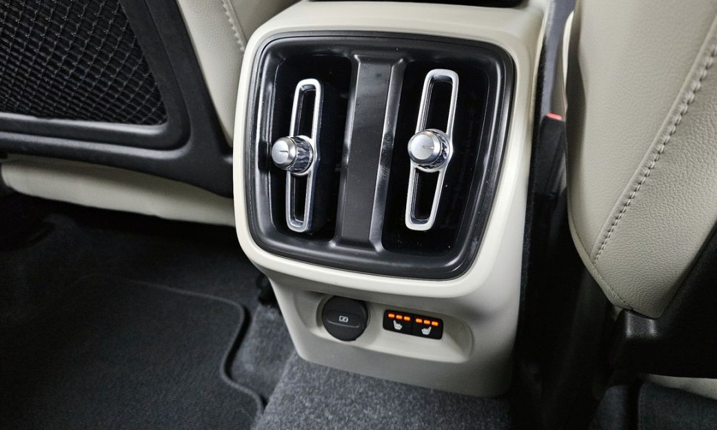 Volvo XC40 B4 Ultimate Bright, 2024