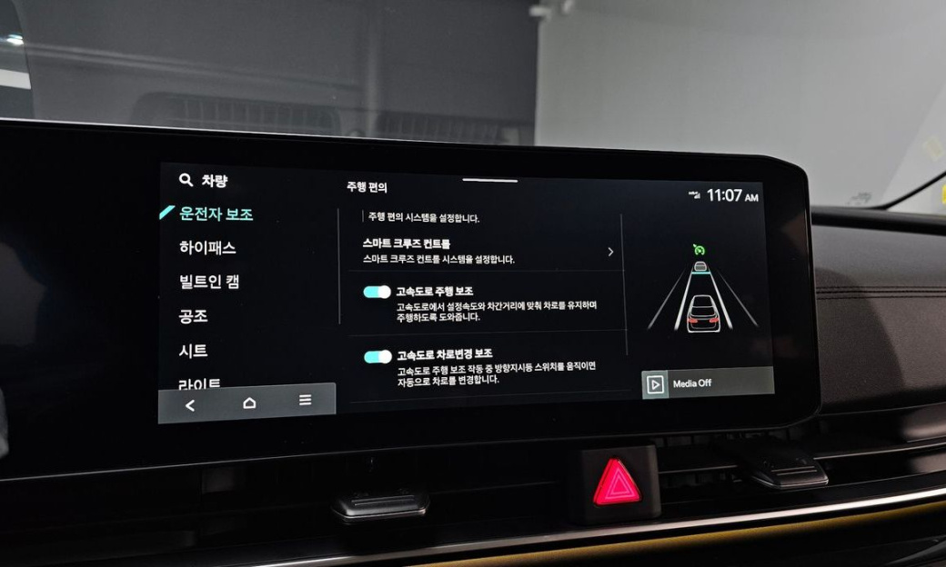 Kia Carnival 9-Seater Signature, 2024