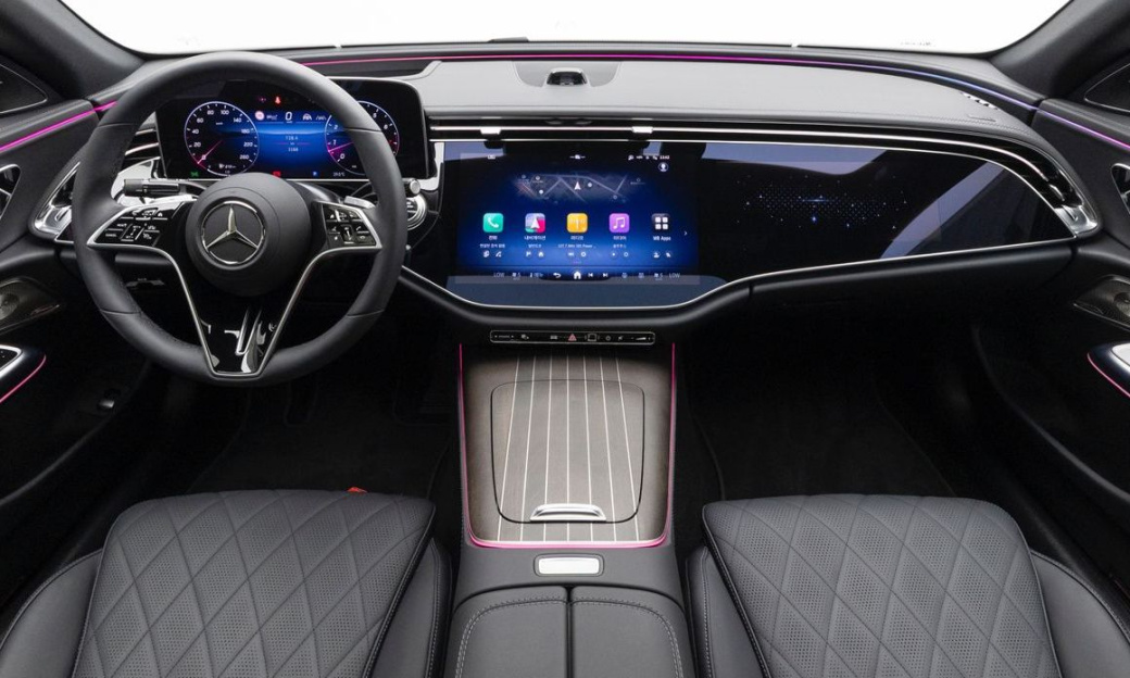 Mercedes-Benz E-Class E300 4MATIC Exclusive, 2025