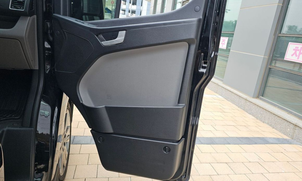 Hyundai Solati 16-seater, 2024
