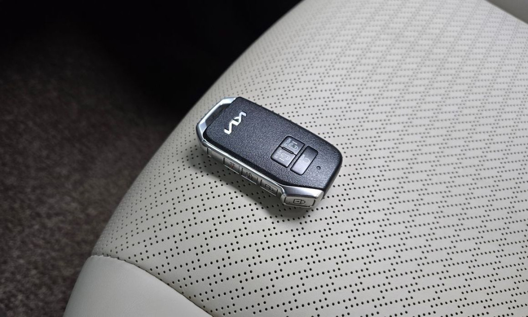Kia Carnival 7-Seater Signature, 2022