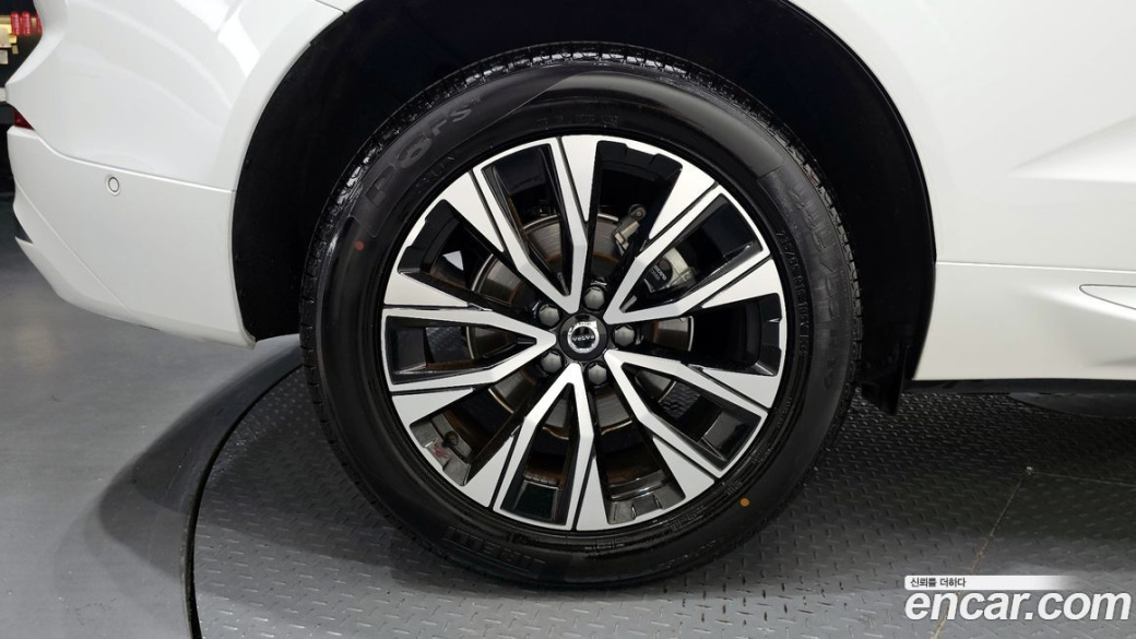 Volvo XC60 B5 Ultimate Bright, 2024