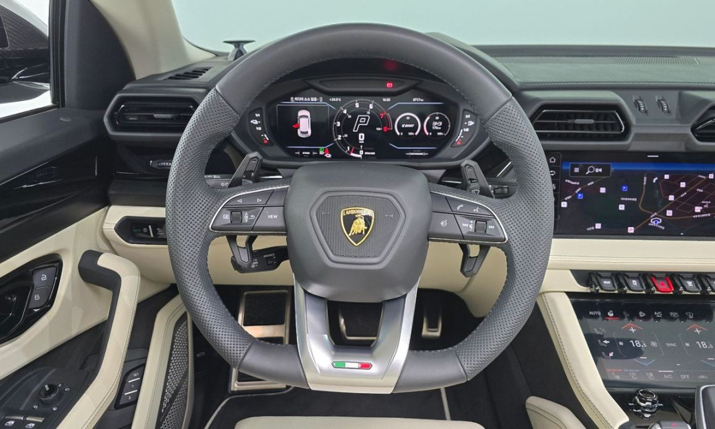 Lamborghini Urus 4.0 V8 SE, 2025