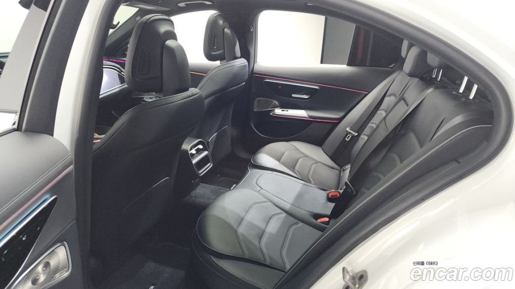 Mercedes-Benz E-Class E300 4MATIC AMG Line, 2024