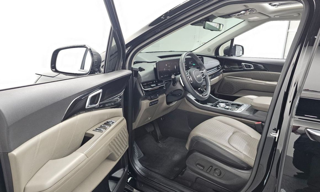 Kia Carnival 9-Seater Gravity, 2025