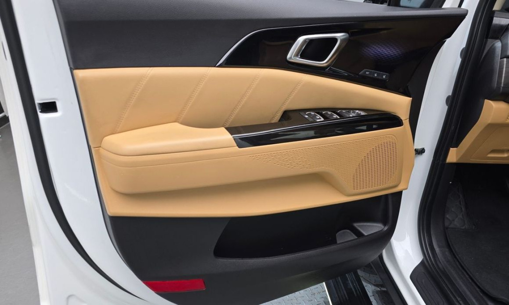 Kia Carnival 9-Seater Signature, 2023