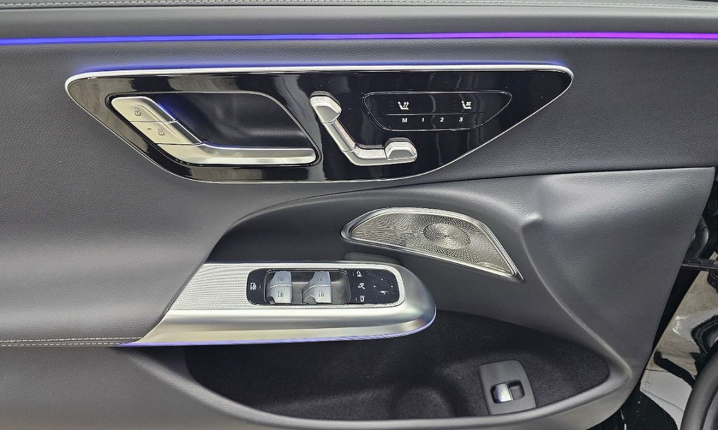 Mercedes-Benz E-Class E300 4MATIC Exclusive, 2025