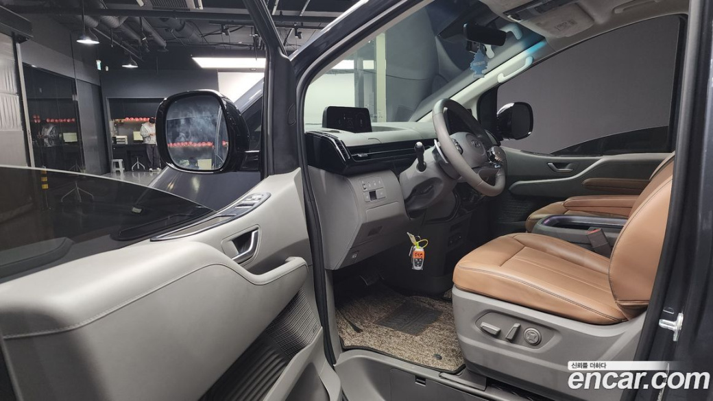 Hyundai Staria 4WD Lounge 7-Seater, 2023