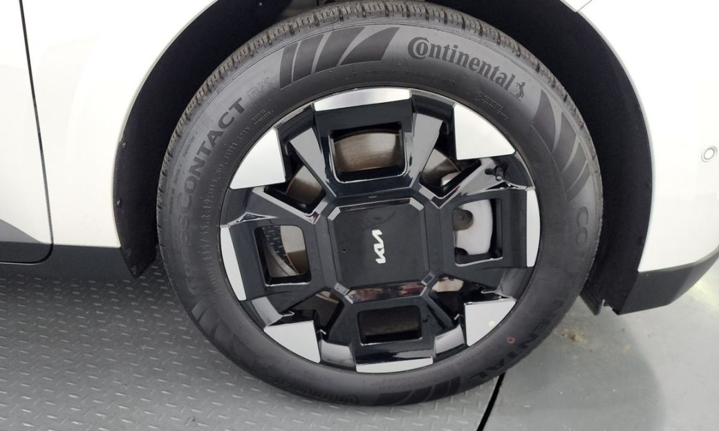 Kia Carnival 9-Seater Signature, 2025