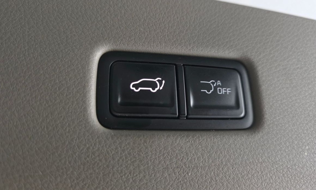 Kia Carnival 7-Seater Signature, 2024