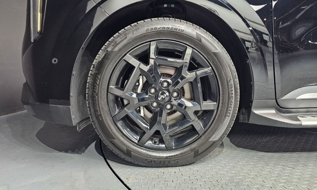 Kia Carnival 9-Seater Gravity, 2024