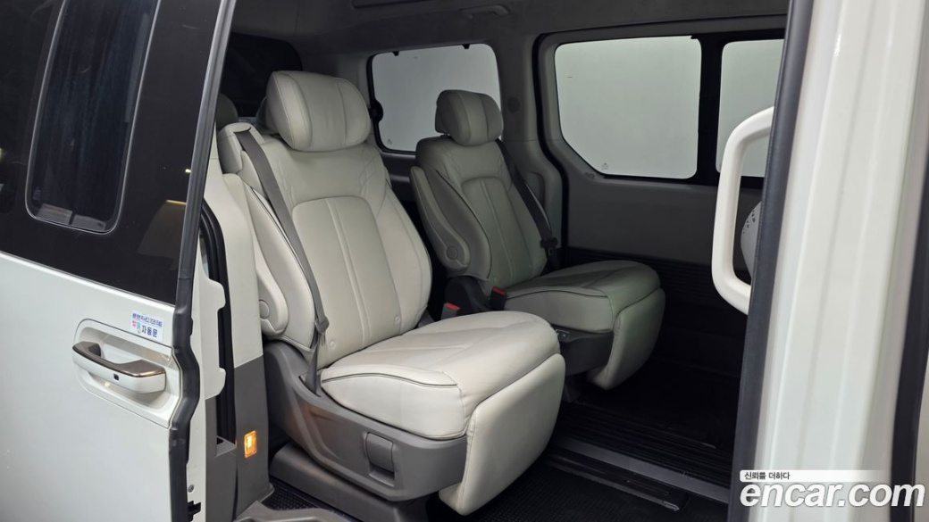 Hyundai Staria 4WD Lounge 7-Seater, 2023