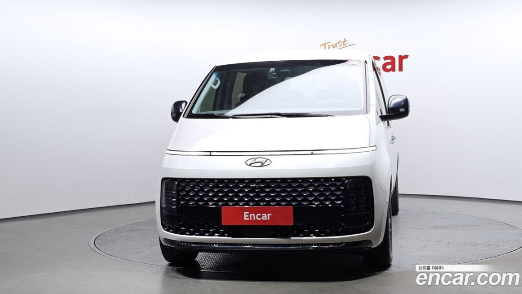 Hyundai Staria Lounge 9-Seater, 2023