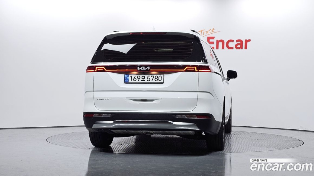 Kia Carnival 7-Seater Signature, 2023