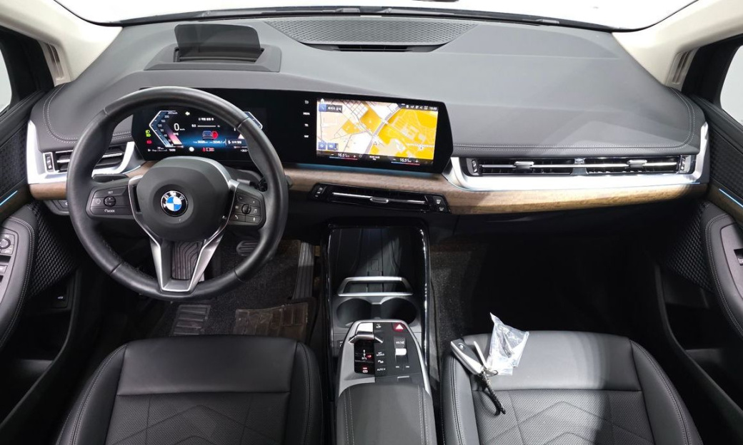 BMW 2-Series 218d Luxury, 2022