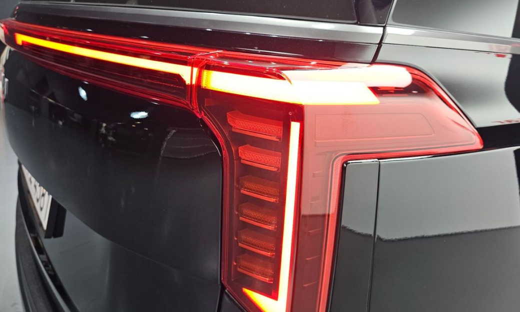 Kia Carnival 7-Seater Gravity, 2024
