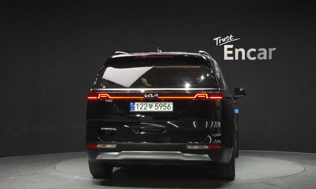 Kia Carnival 9-Seater Signature, 2023